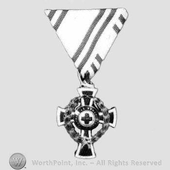 Honor Decoration of the Red Cross : Second Class - breast badge.