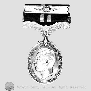 Air Efficiency Award , Officers and enlisted men : George VI, type I .