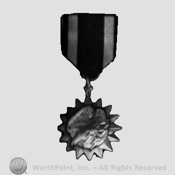 Non-Combat Heroism Medals : Air Medal, current type.