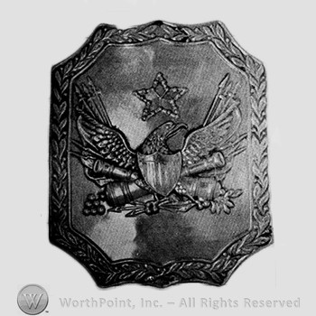 Insignia consisted of plate; eagle with a shield over two crossed cannons; a star above.
