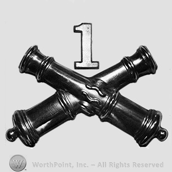 Insignia consisted of two crossed cannons; number 1 above.