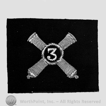 Insignia consisted of two crossed cannons with a circle in the centre; number 3 into the middle.