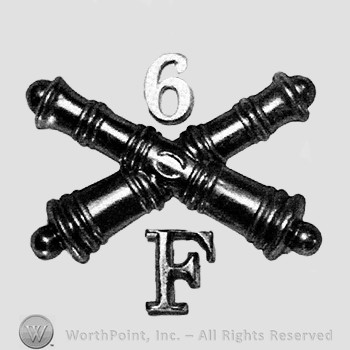 Insignia consisted of two crossed cannons; letter F below and number 6 above.