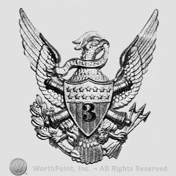 Insignia consisted of crossed cannons with a shield, over an eagle; number 3 on the shield.