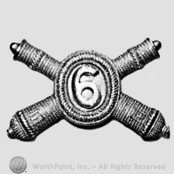 Insignia consisted of crossed cannons and number 6 in the centre.