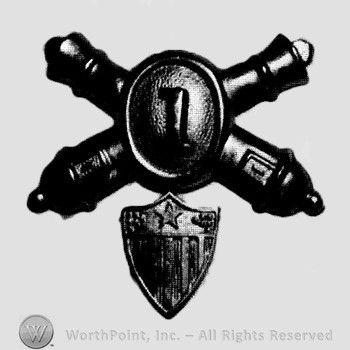 Insignia consisted of crossed cannons and number 1 at the intersection; a shield with star below.