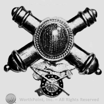 Insignia consisted of crossed cannons with a compass below.
