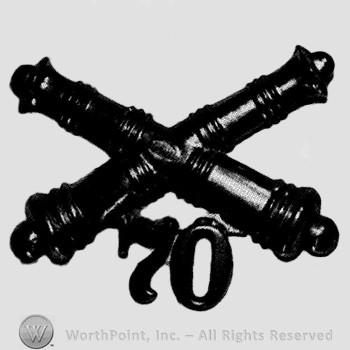 Insignia consisted of crossed cannons and number 70 below.