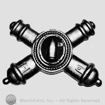 Insignia consisted of crossed cannons with a shield at the intersection.