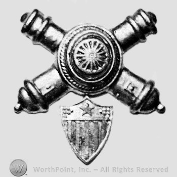 Insignia consisted of crossed cannons with a plate at the intersection; shield below.