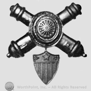 Insignia consisted of crossed cannons with a plate at the intersection; shield below.