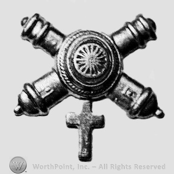 Insignia consisted of crossed cannons with a plate at the intersection; cross below.