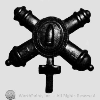 Insignia consisted of crossed cannons with a plate at the intersection; bullet on the plate and a cross below.
