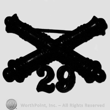Insignia consisted of crossed cannons and number 29 below.