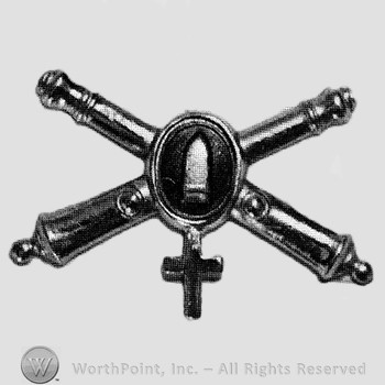 Insignia consisted of crossed cannons and a bullet at the intersection; cross below.