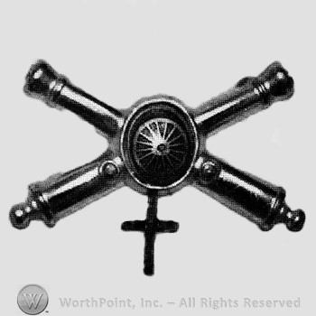 Insignia consisted of crossed cannons and a shield at the intersection; cross below.