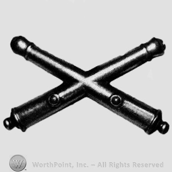 Insignia consisted of crossed cannons.