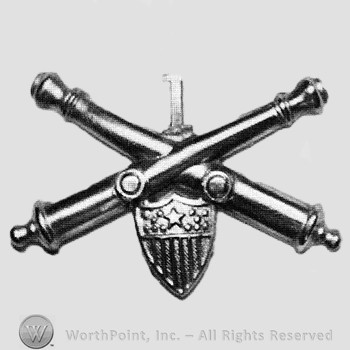 Insignia consisted of crossed cannons and number 1 above; shield below.