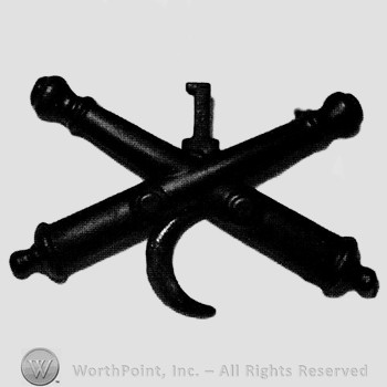 Insignia consisted of crossed cannons and number 1 above; crescent below.