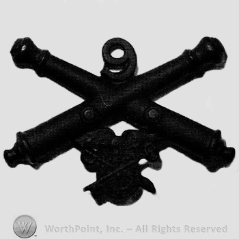 Insignia consisted of crossed cannons and number 9 above; wheel below.