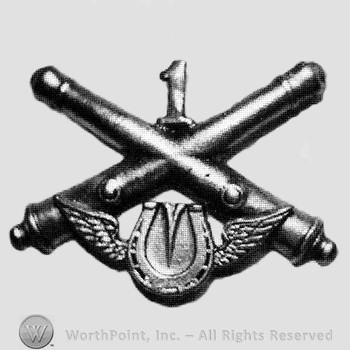 Insignia consisted of crossed cannons and number 1 above; winged horseshoe.