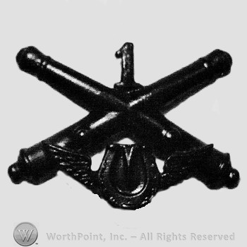 Insignia consisted of crossed cannons and number 1 above; winged horseshoe.