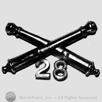 Insignia consisted of crossed cannons and number 28 below.