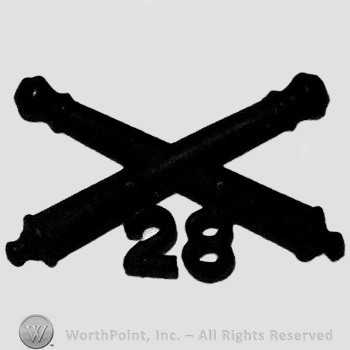Insignia consisted of crossed cannons and number 28 below.
