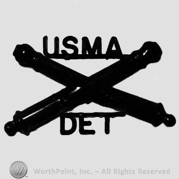 Insignia consisted of crossed cannons; letters USMA above and DET below.