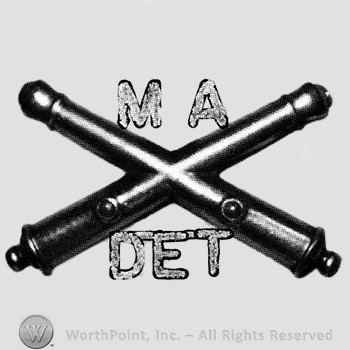 Insignia consisted of crossed cannons; letters MA above and DET below.