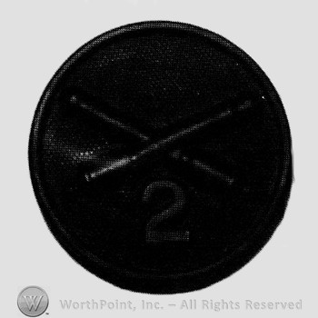 Insignia consisted of crossed cannons and number 2 below, on a disc.