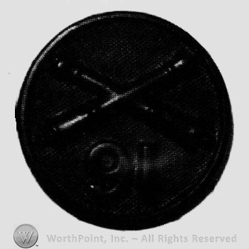 Insignia consisted of crossed cannons and number 91 below, on a disc.
