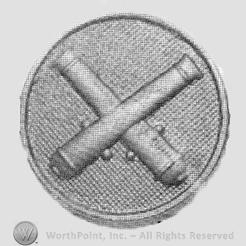 Insignia consisted of crossed cannons on a disc.