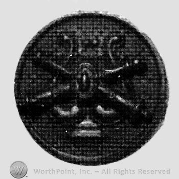 Insignia consisted of crossed cannons with a bullet at the intersection and a harp behind; all on a disc.