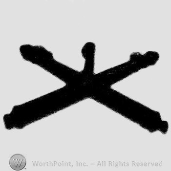 Insignia consisted of crossed cannons and number 1 above.