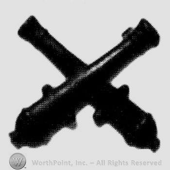 Insignia consisted of crossed cannons.