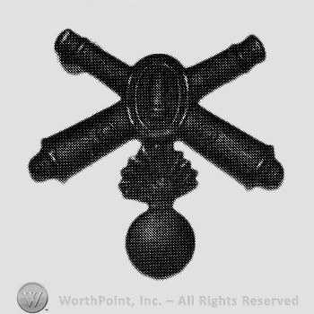 Insignia consisted of crossed cannons with a bullet at the intersection and a shell with flamel below.