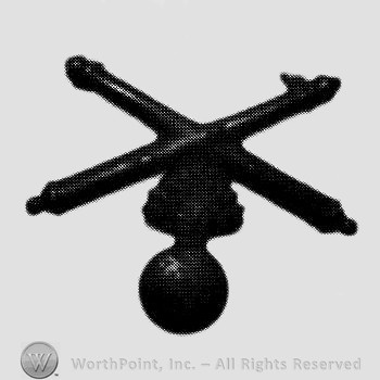 Insignia consisted of crossed cannons with shell and flame below.