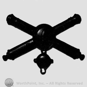 Insignia consisted of crossed cannons and bullet at the intersection; shell below.