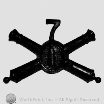 Insignia consisted of crossed cannons with bullet at the intersection and number 7 above.