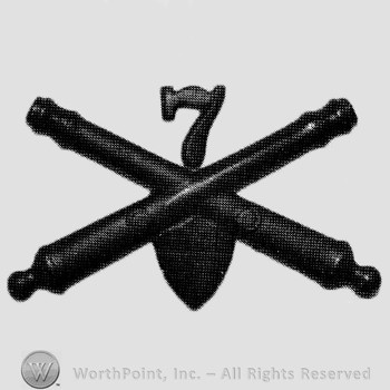 Insignia consisted of crossed cannons, number 7 above and a shield below.