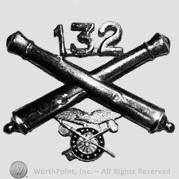 Insignia consisted of crossed cannons, number 132 above and a wheel below.