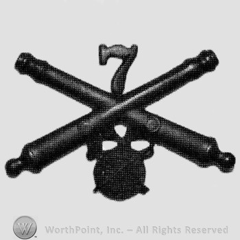 Insignia consisted of crossed cannons, number 7 above and a wheel below.