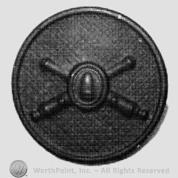 Insignia consisted of crossed cannons with a bullet at the intersection; all on a plate.