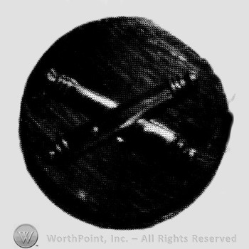 Insignia consisted of crossed cannon on a plate.