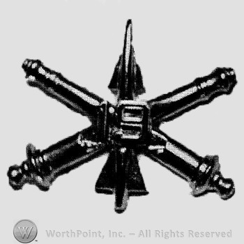 Insignia consisted of crossed cannon with a missile and number 19 at the intersection.