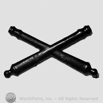 Insignia consisted of crossed cannon.