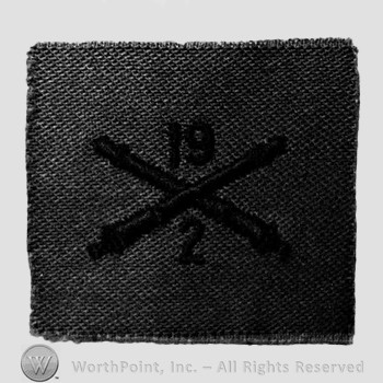 Insignia consisted of crossed cannon and number 19 above and number 2 below; embroidered.