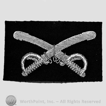 Insignia consisted of crossed swords; embroidered.