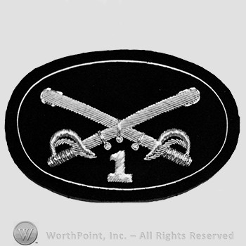 Insignia consisted of crossed swords and number 1 below; embroidered.